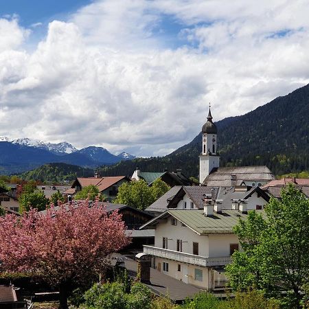 Bunter Hirsch Ferienwohnung Im Garmischer Zentrum Εξωτερικό φωτογραφία