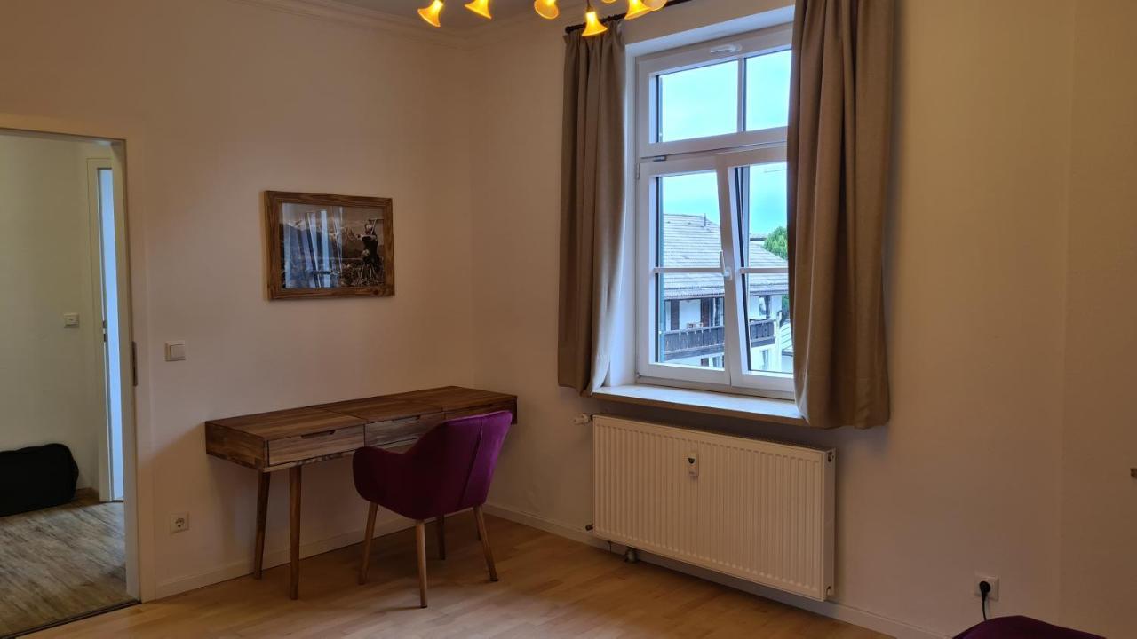Bunter Hirsch Ferienwohnung Im Garmischer Zentrum Εξωτερικό φωτογραφία